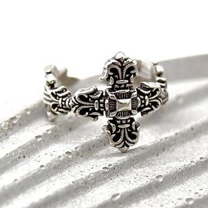 Regal Gothic Cross Ring